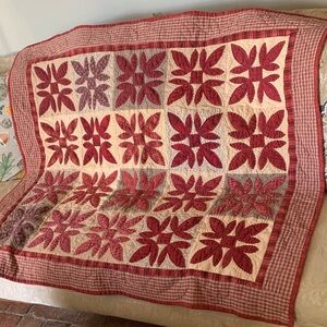 Elegant Red Leaf Pattern Throw Blanket
